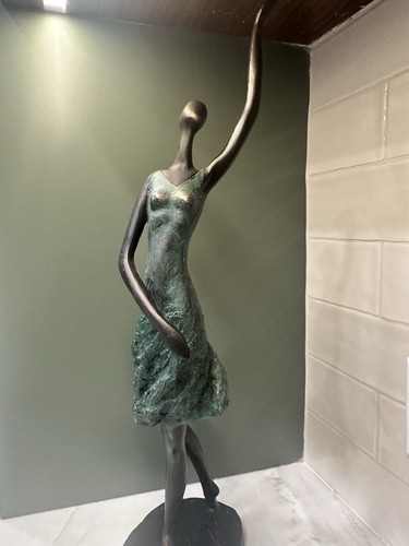 Frauen skulptur hilda tanzende - hilda,