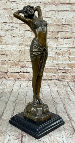 Middle eastern belly - middle, dancer