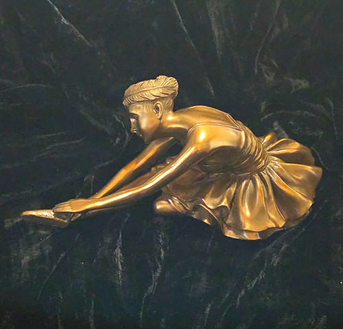 Dying swan oliver - tupton, resin